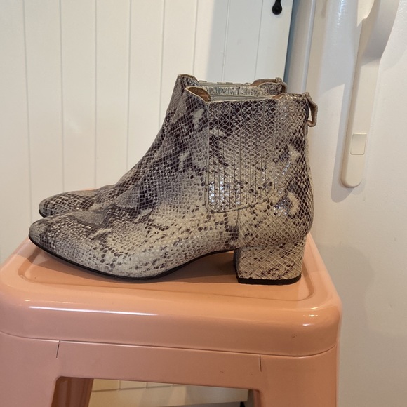 ♥️ HOST PICK ♥️ YAYA block heel leather Chelsea boots 7 - Picture 3 of 9